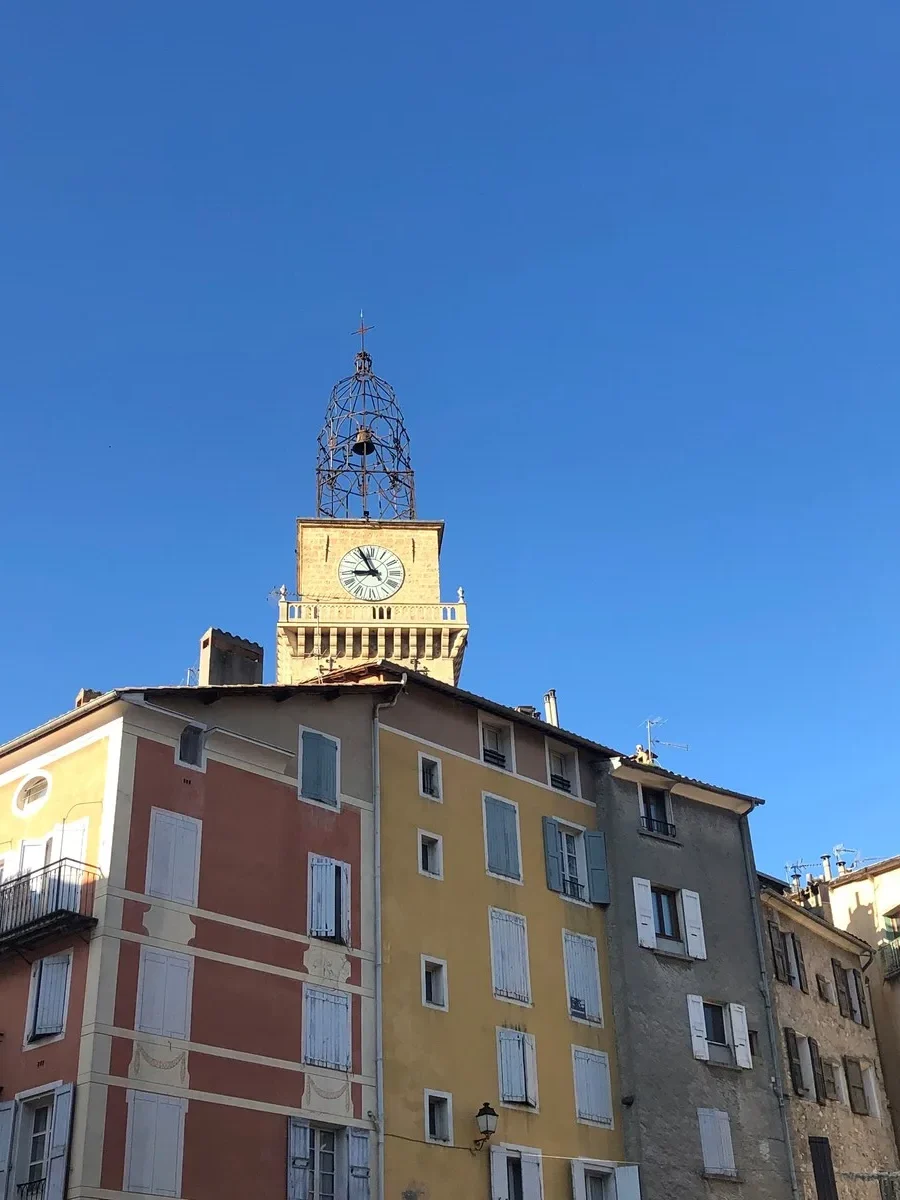 Vue sur le campanile de la Cathédrale Saint Jérome à Digne les Bains