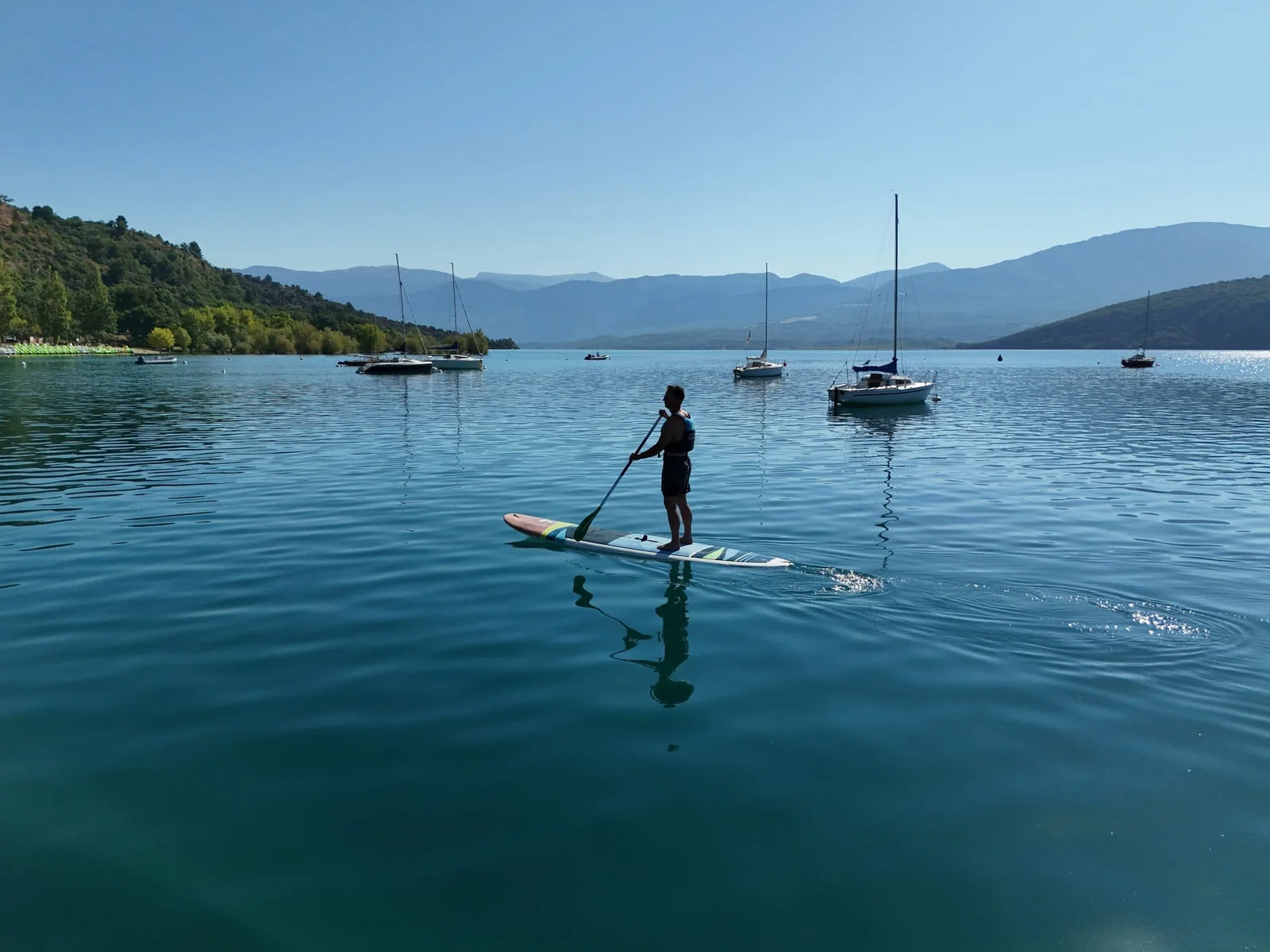 Balade paisible en paddle sur le lac de Sainte Croix du Vetdon