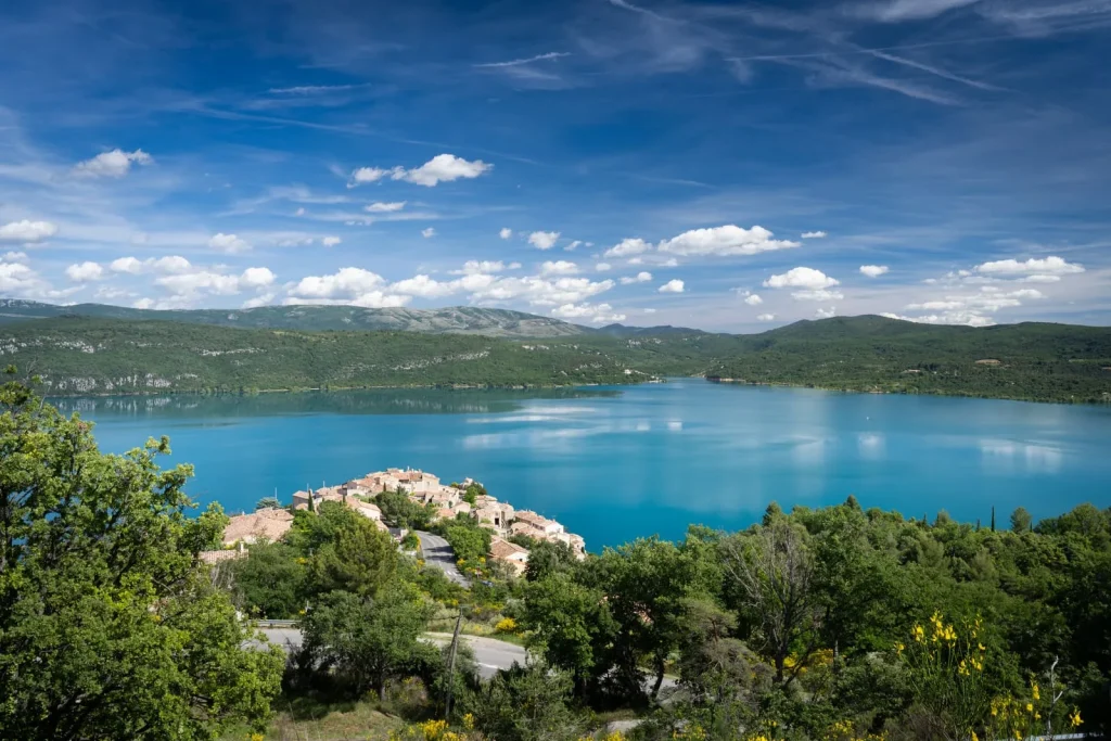 Vue imprenable sur le lac de Sainte Croix du Verdon